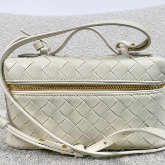Authentic Bottega Veneta Bang Bang Vanity Bag - Picture 15 of 16